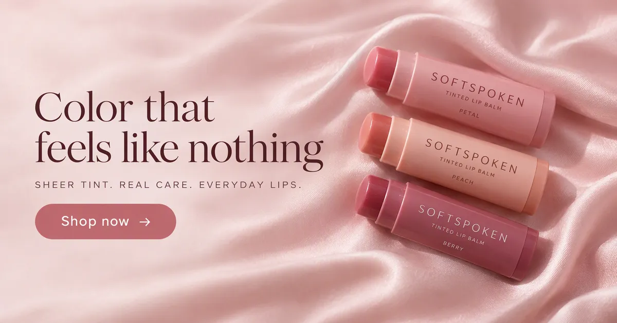 Anuncio de display horizontal de Google de tres bálsamos labiales con color sobre seda rosa, titular Color que ni se nota