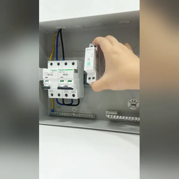 Anuncio de vídeo de Meta: unboxing de un interruptor inteligente y su instalación