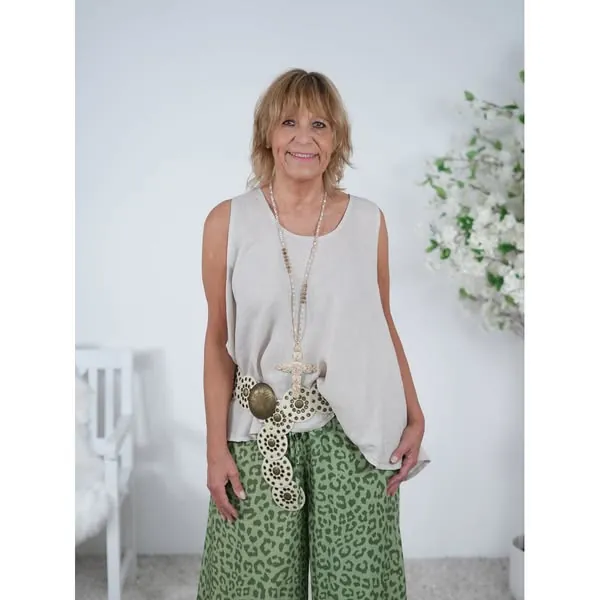 Anuncio estático de Meta: una mujer con un conjunto de verano