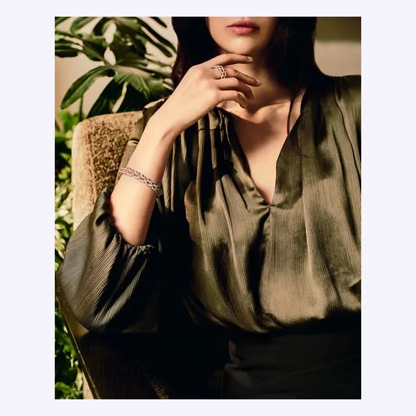 Static Meta ad: a woman wearing jewelry
