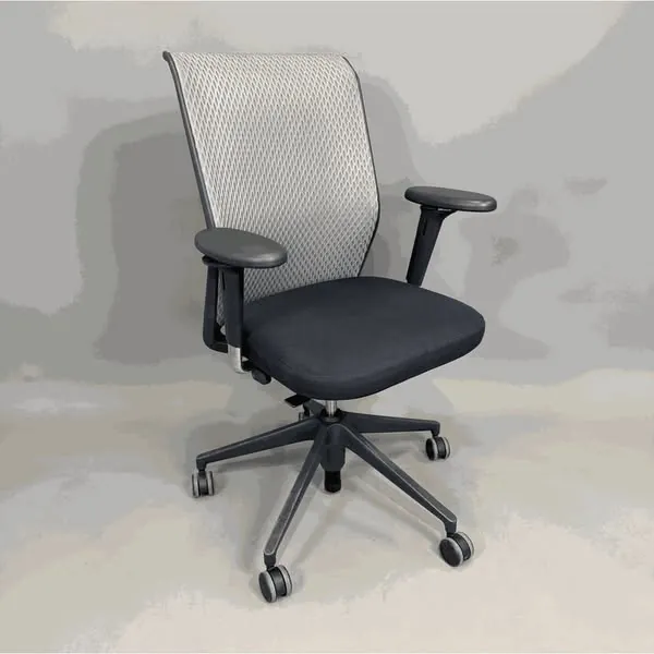 Anuncio estático de Meta: una silla de oficina sobre un fondo gris