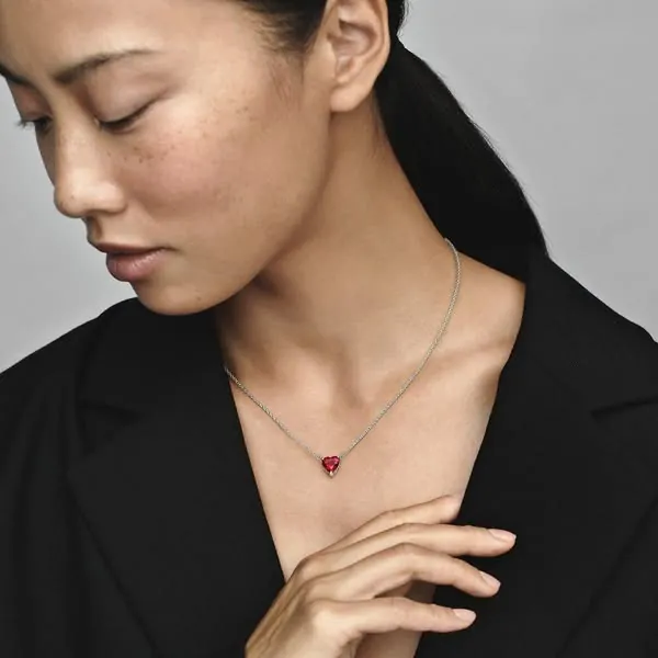Anuncio estático de Meta: un collar puesto, de cerca